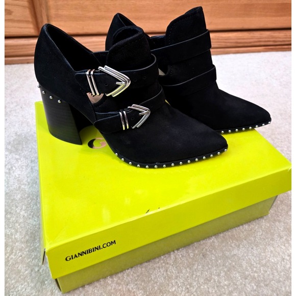 Gianni Bini Decie Black Suede booties studded buckle Western Look Womens Sz 7.5M - Picture 1 of 12